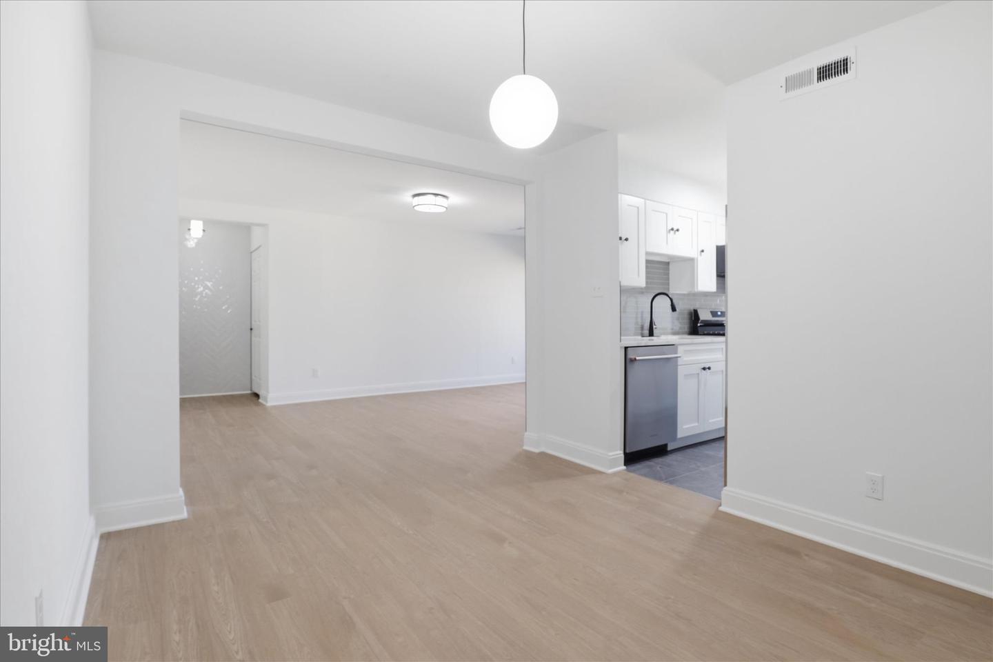 8300 TOBIN RD #23, ANNANDALE, Virginia 22003, 3 Bedrooms Bedrooms, ,2 BathroomsBathrooms,Residential,For sale,8300 TOBIN RD #23,VAFX2291730 MLS # VAFX2291730