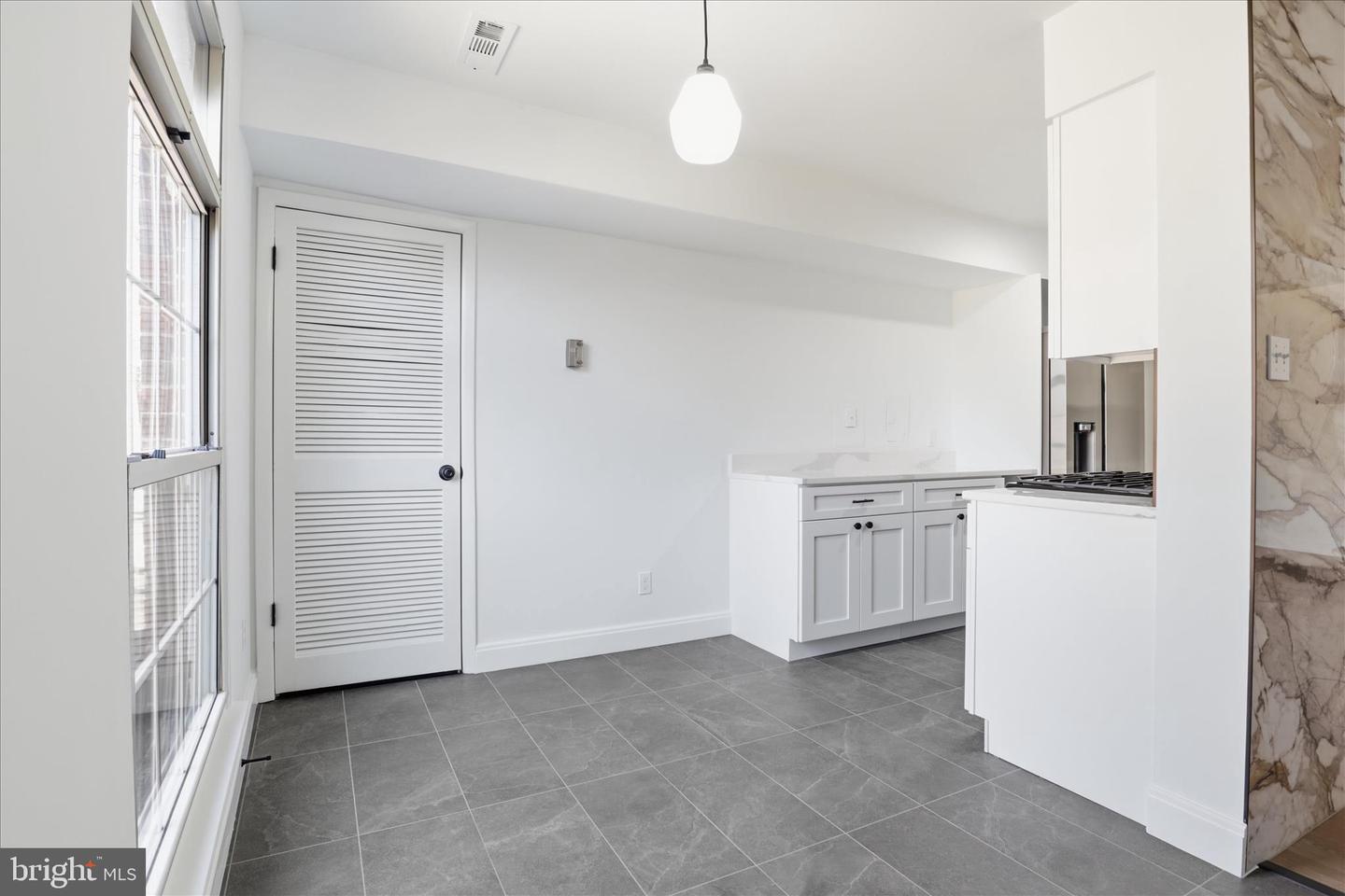 8300 TOBIN RD #23, ANNANDALE, Virginia 22003, 3 Bedrooms Bedrooms, ,2 BathroomsBathrooms,Residential,For sale,8300 TOBIN RD #23,VAFX2291730 MLS # VAFX2291730