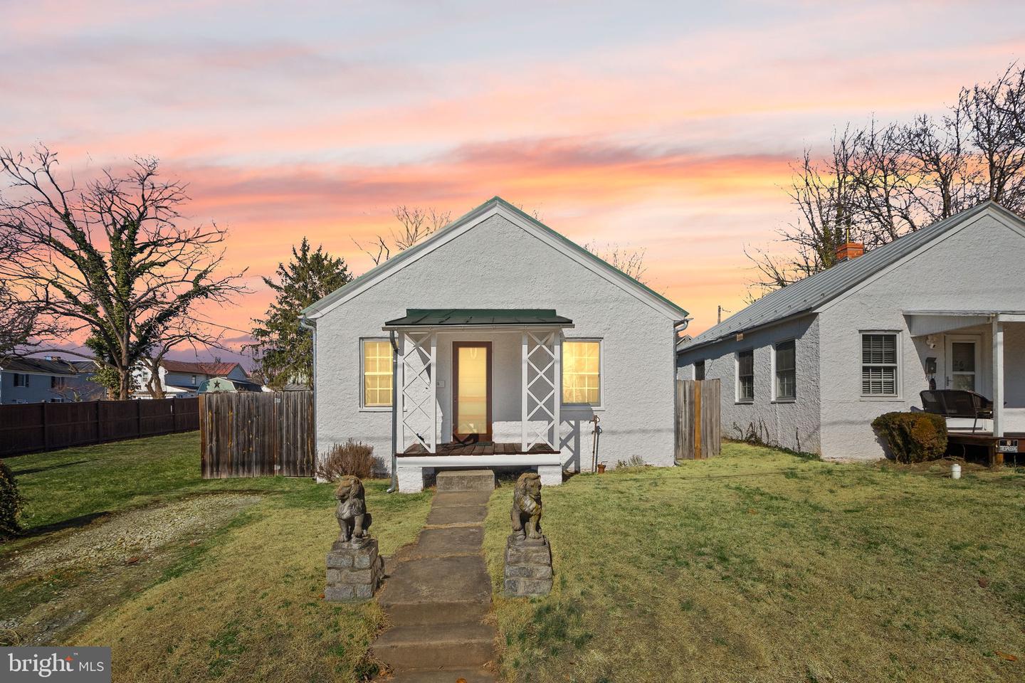 224 SOUTH ST SE, LEESBURG, Virginia 20175, 2 Bedrooms Bedrooms, ,1 BathroomBathrooms,Residential,For sale,224 SOUTH ST SE,VALO2116248 MLS # VALO2116248