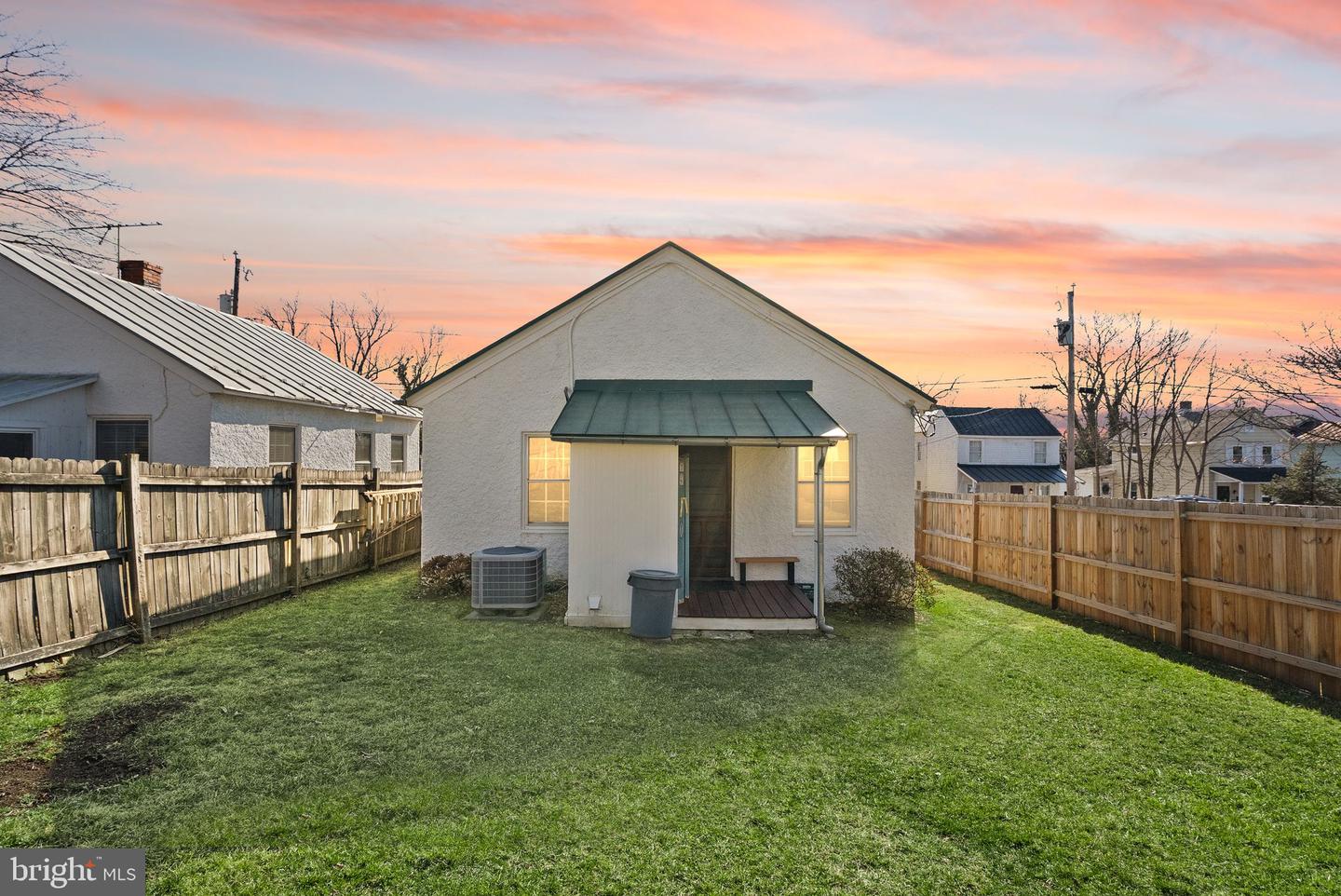 224 SOUTH ST SE, LEESBURG, Virginia 20175, 2 Bedrooms Bedrooms, ,1 BathroomBathrooms,Residential,For sale,224 SOUTH ST SE,VALO2116248 MLS # VALO2116248