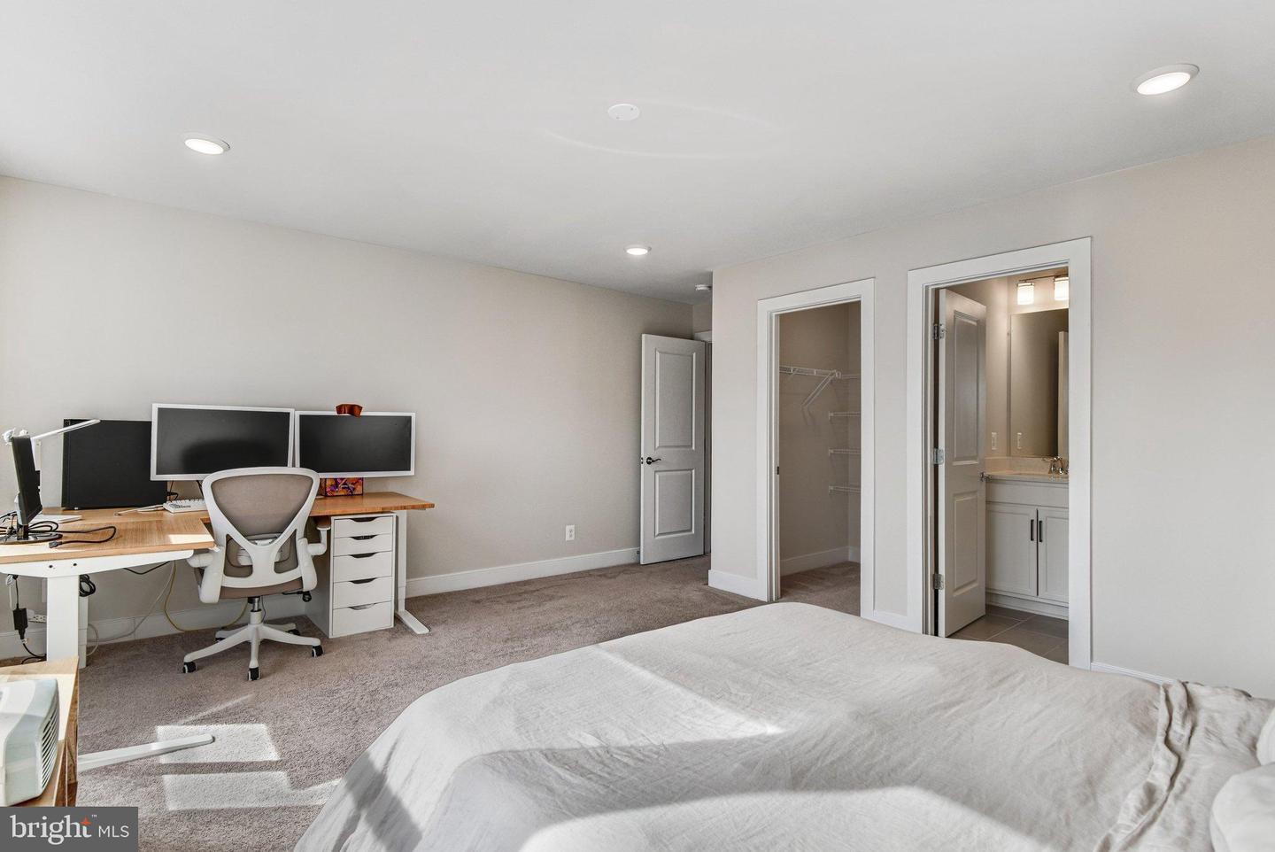 43199 DOGAN RIDGE PL, CENTREVILLE, Virginia 20120, 5 Bedrooms Bedrooms, 22 Rooms Rooms,6 BathroomsBathrooms,Residential,For sale,43199 DOGAN RIDGE PL,VALO2116328 MLS # VALO2116328