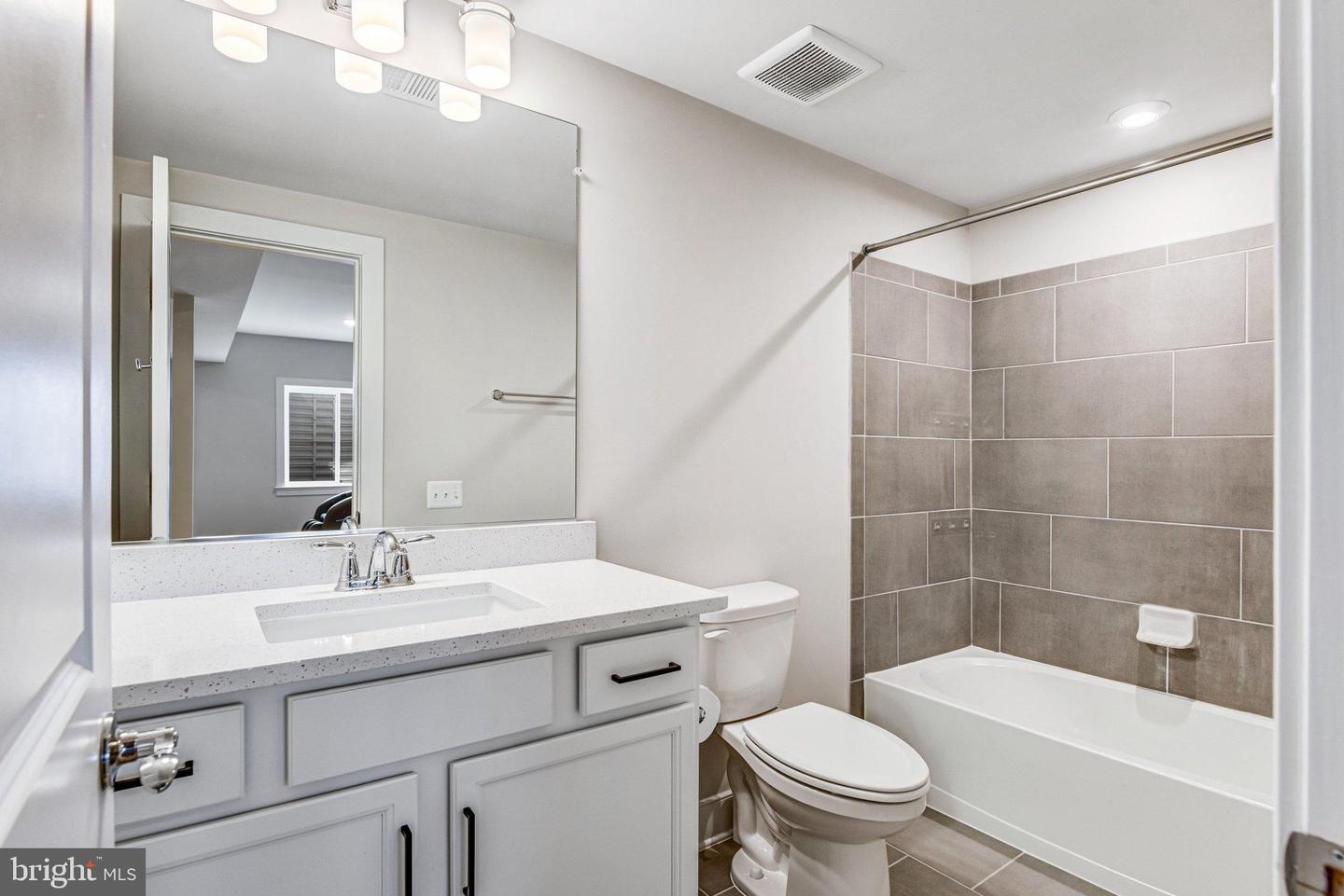 43199 DOGAN RIDGE PL, CENTREVILLE, Virginia 20120, 5 Bedrooms Bedrooms, 22 Rooms Rooms,6 BathroomsBathrooms,Residential,For sale,43199 DOGAN RIDGE PL,VALO2116328 MLS # VALO2116328