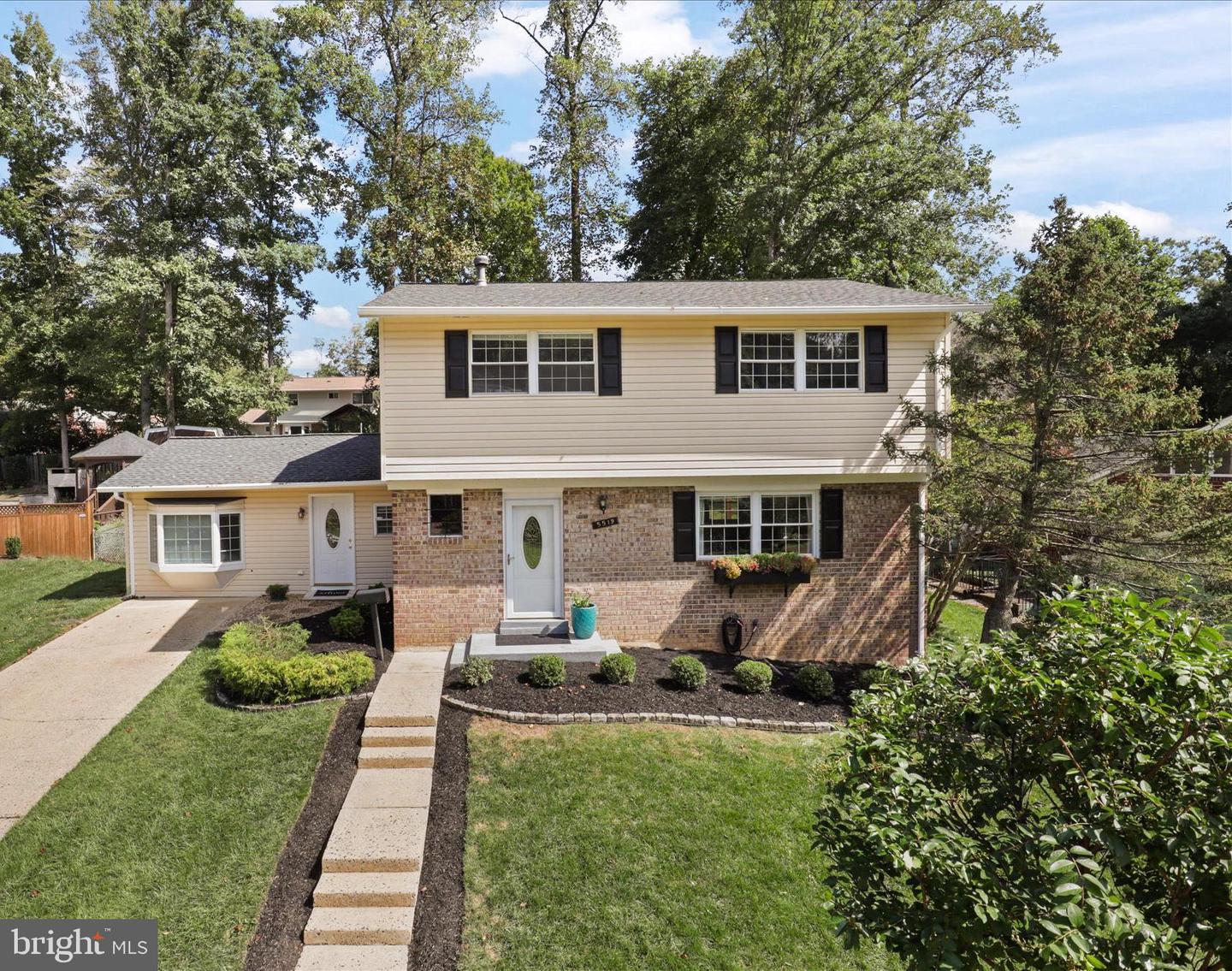 5519 YORKSHIRE ST, SPRINGFIELD, Virginia 22151, 5 Bedrooms Bedrooms, ,4 BathroomsBathrooms,Residential,For sale,5519 YORKSHIRE ST,VAFX2291934 MLS # VAFX2291934