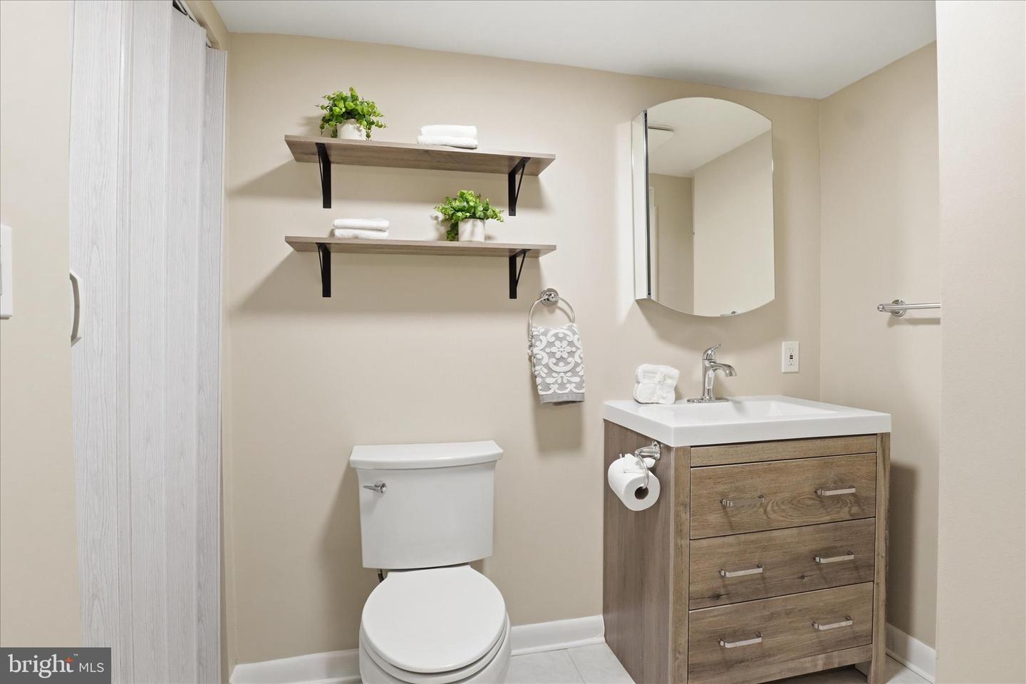 5519 YORKSHIRE ST, SPRINGFIELD, Virginia 22151, 5 Bedrooms Bedrooms, ,4 BathroomsBathrooms,Residential,For sale,5519 YORKSHIRE ST,VAFX2291934 MLS # VAFX2291934