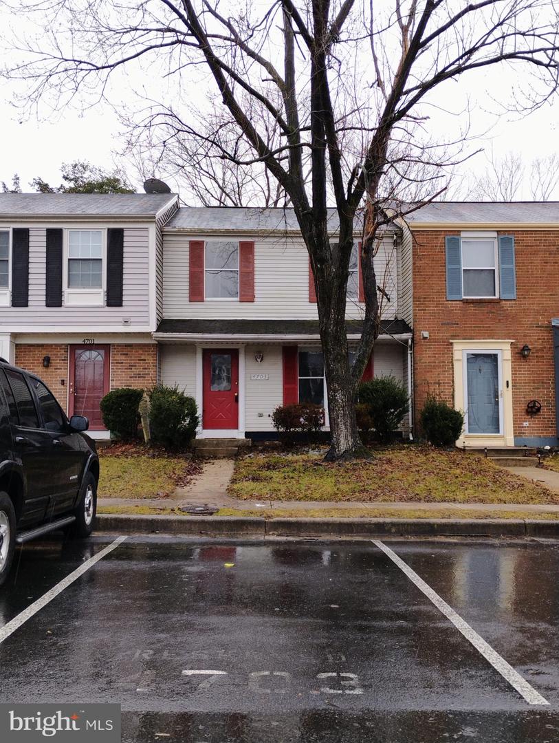 4703 HERSAND CT, WOODBRIDGE, Virginia 22193, 3 Bedrooms Bedrooms, ,1 BathroomBathrooms,Residential,For sale,4703 HERSAND CT,VAPW2112916 MLS # VAPW2112916
