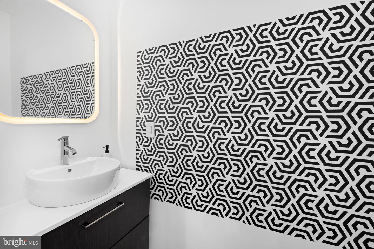 758 GRESHAM PL NW, WASHINGTON, District Of Columbia 20001, 4 Bedrooms Bedrooms, ,3 BathroomsBathrooms,Residential,For sale,758 GRESHAM PL NW,DCDC2247064 MLS # DCDC2247064