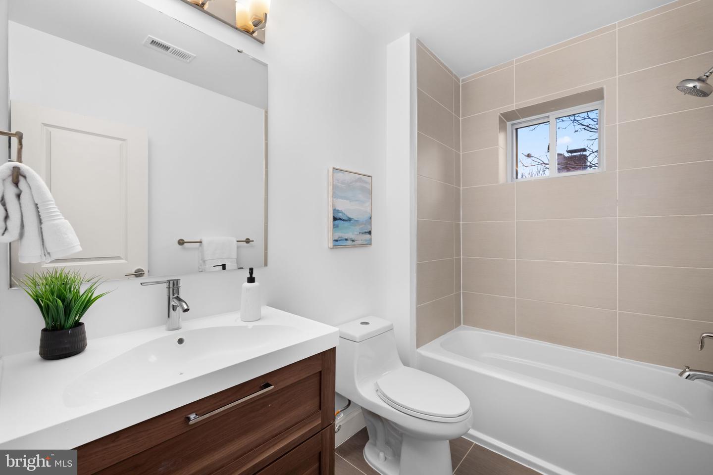 758 GRESHAM PL NW, WASHINGTON, District Of Columbia 20001, 4 Bedrooms Bedrooms, ,3 BathroomsBathrooms,Residential,For sale,758 GRESHAM PL NW,DCDC2247064 MLS # DCDC2247064