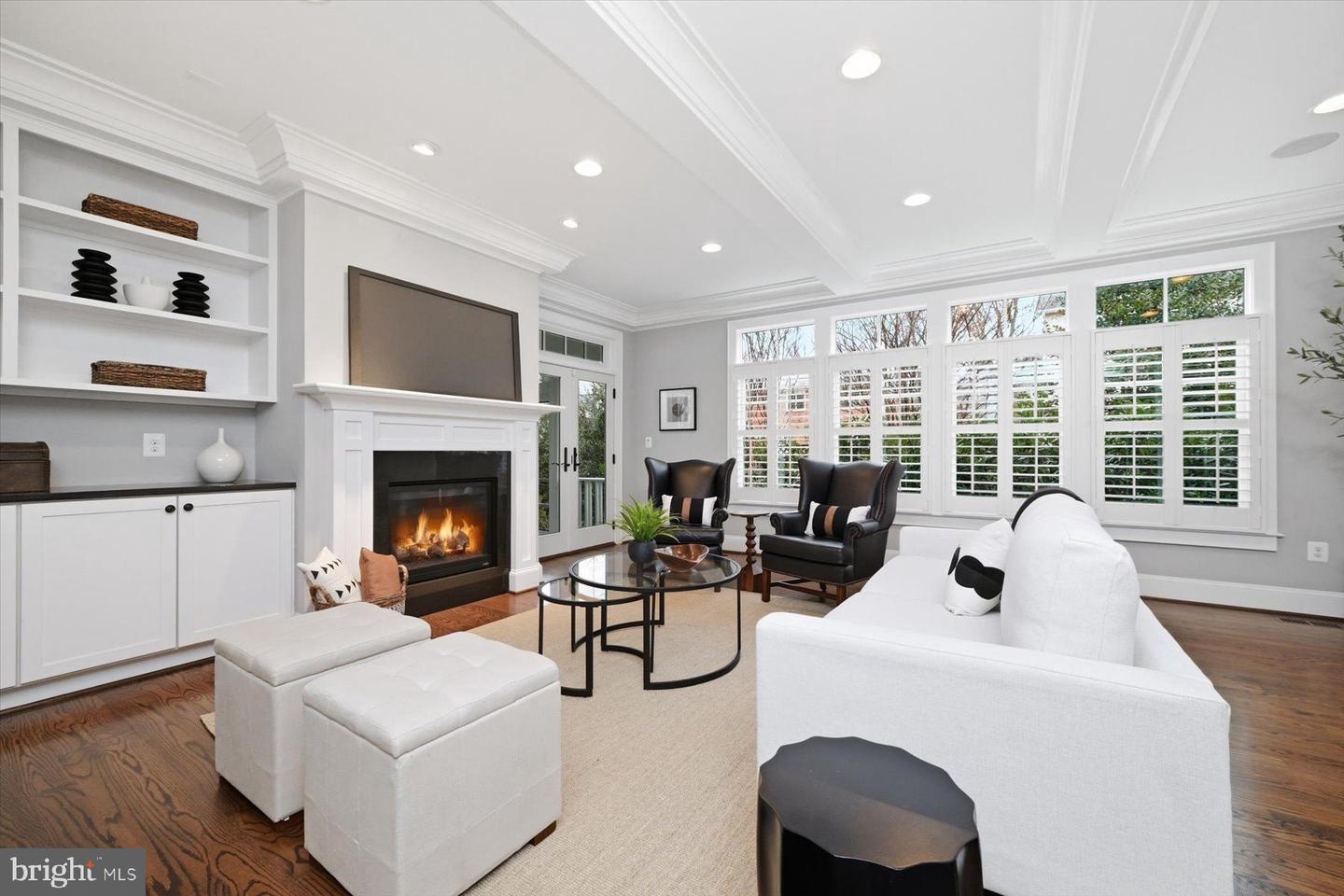 5215 31ST RD N, ARLINGTON, Virginia 22207, 5 Bedrooms Bedrooms, ,4 BathroomsBathrooms,Residential,For sale,5215 31ST RD N,VAAR2069120 MLS # VAAR2069120