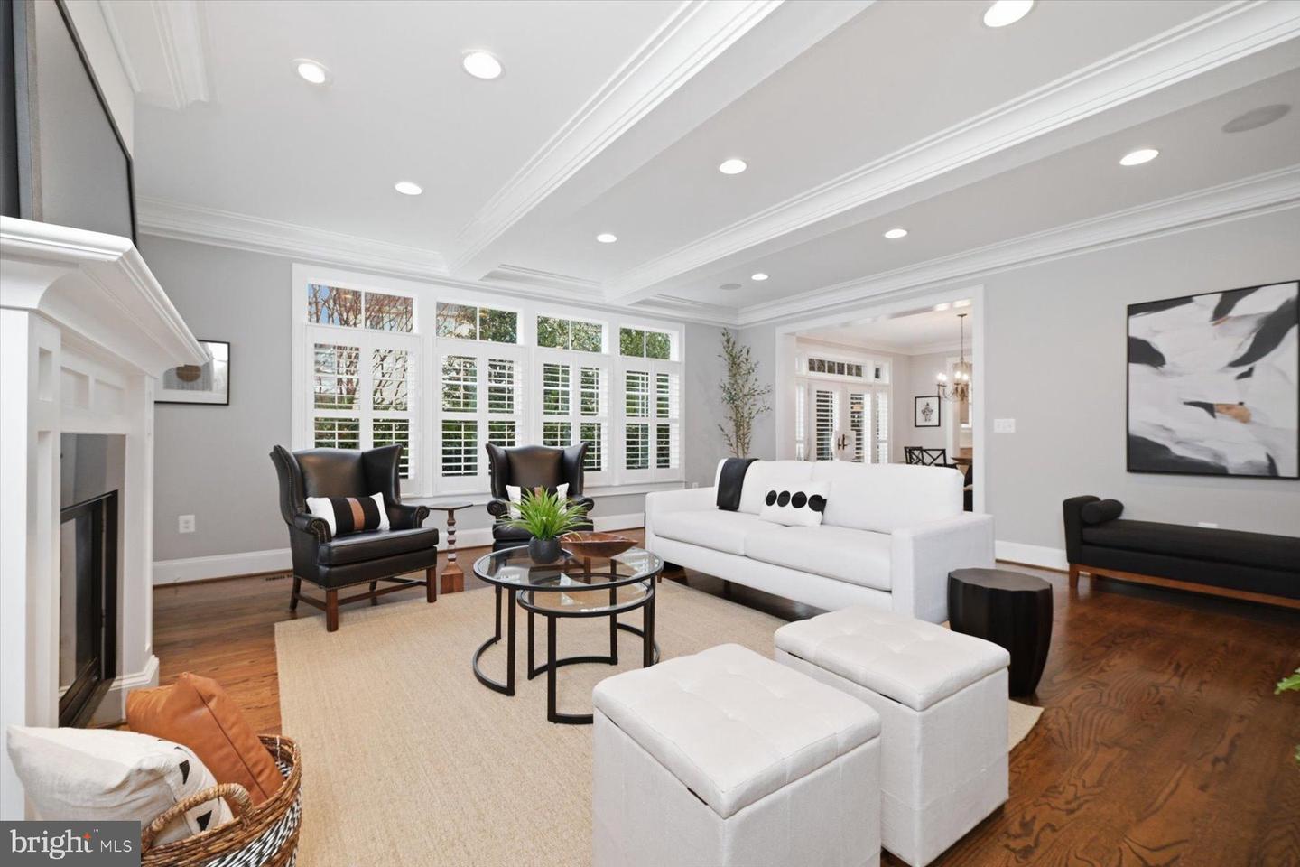 5215 31ST RD N, ARLINGTON, Virginia 22207, 5 Bedrooms Bedrooms, ,4 BathroomsBathrooms,Residential,For sale,5215 31ST RD N,VAAR2069120 MLS # VAAR2069120