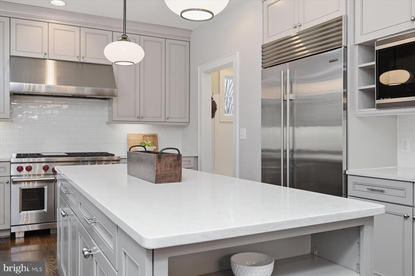 5215 31ST RD N, ARLINGTON, Virginia 22207, 5 Bedrooms Bedrooms, ,4 BathroomsBathrooms,Residential,For sale,5215 31ST RD N,VAAR2069120 MLS # VAAR2069120