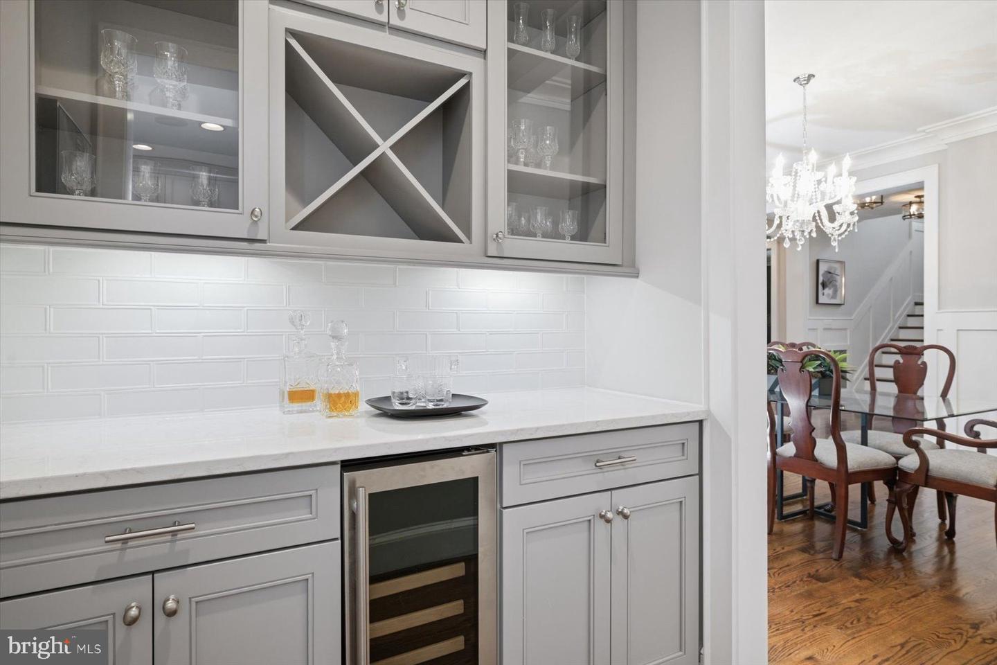 5215 31ST RD N, ARLINGTON, Virginia 22207, 5 Bedrooms Bedrooms, ,4 BathroomsBathrooms,Residential,For sale,5215 31ST RD N,VAAR2069120 MLS # VAAR2069120