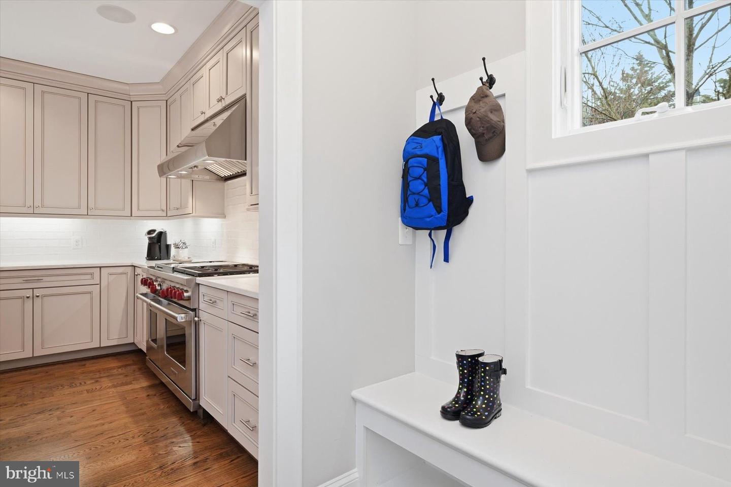 5215 31ST RD N, ARLINGTON, Virginia 22207, 5 Bedrooms Bedrooms, ,4 BathroomsBathrooms,Residential,For sale,5215 31ST RD N,VAAR2069120 MLS # VAAR2069120