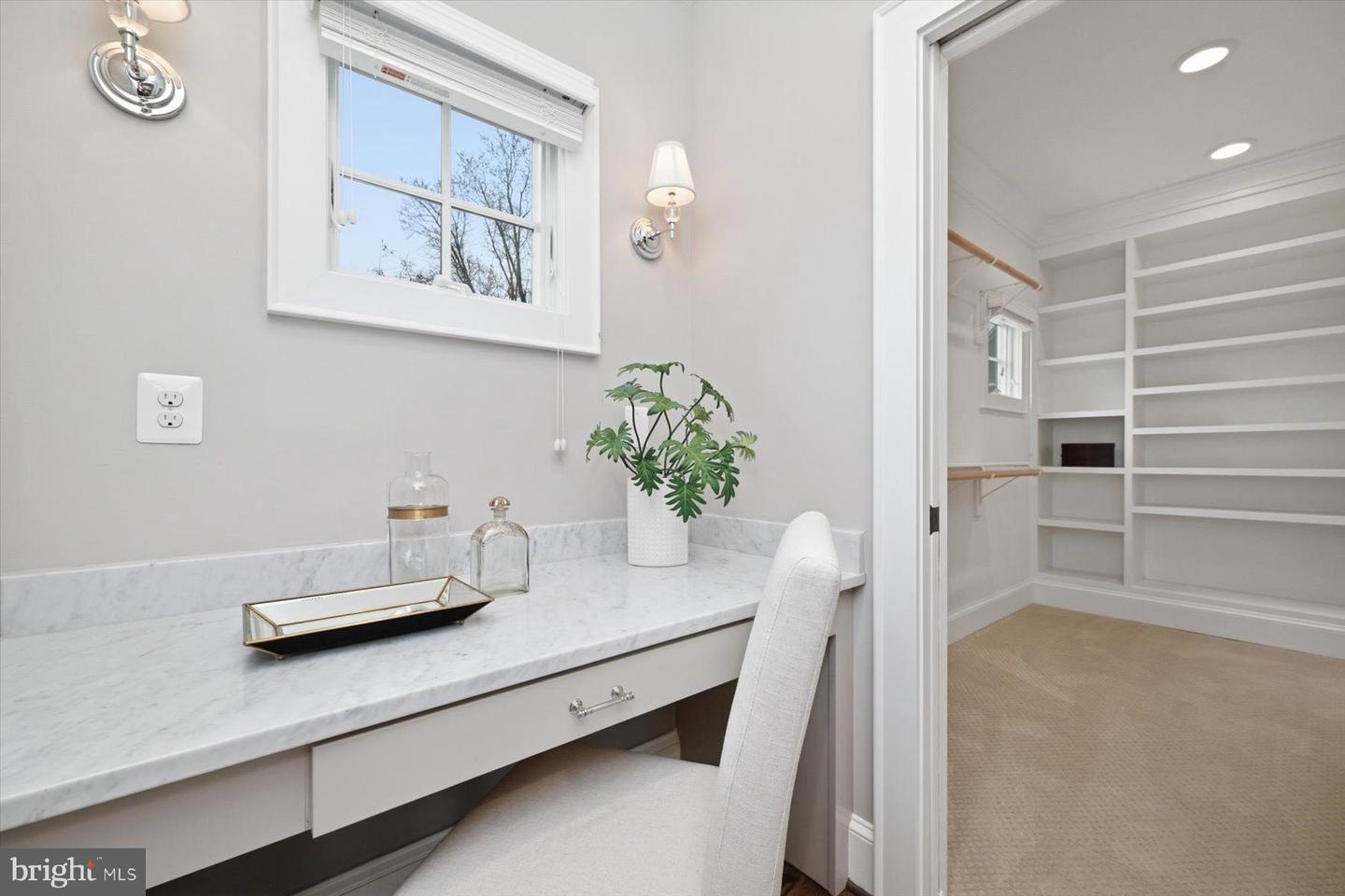 5215 31ST RD N, ARLINGTON, Virginia 22207, 5 Bedrooms Bedrooms, ,4 BathroomsBathrooms,Residential,For sale,5215 31ST RD N,VAAR2069120 MLS # VAAR2069120