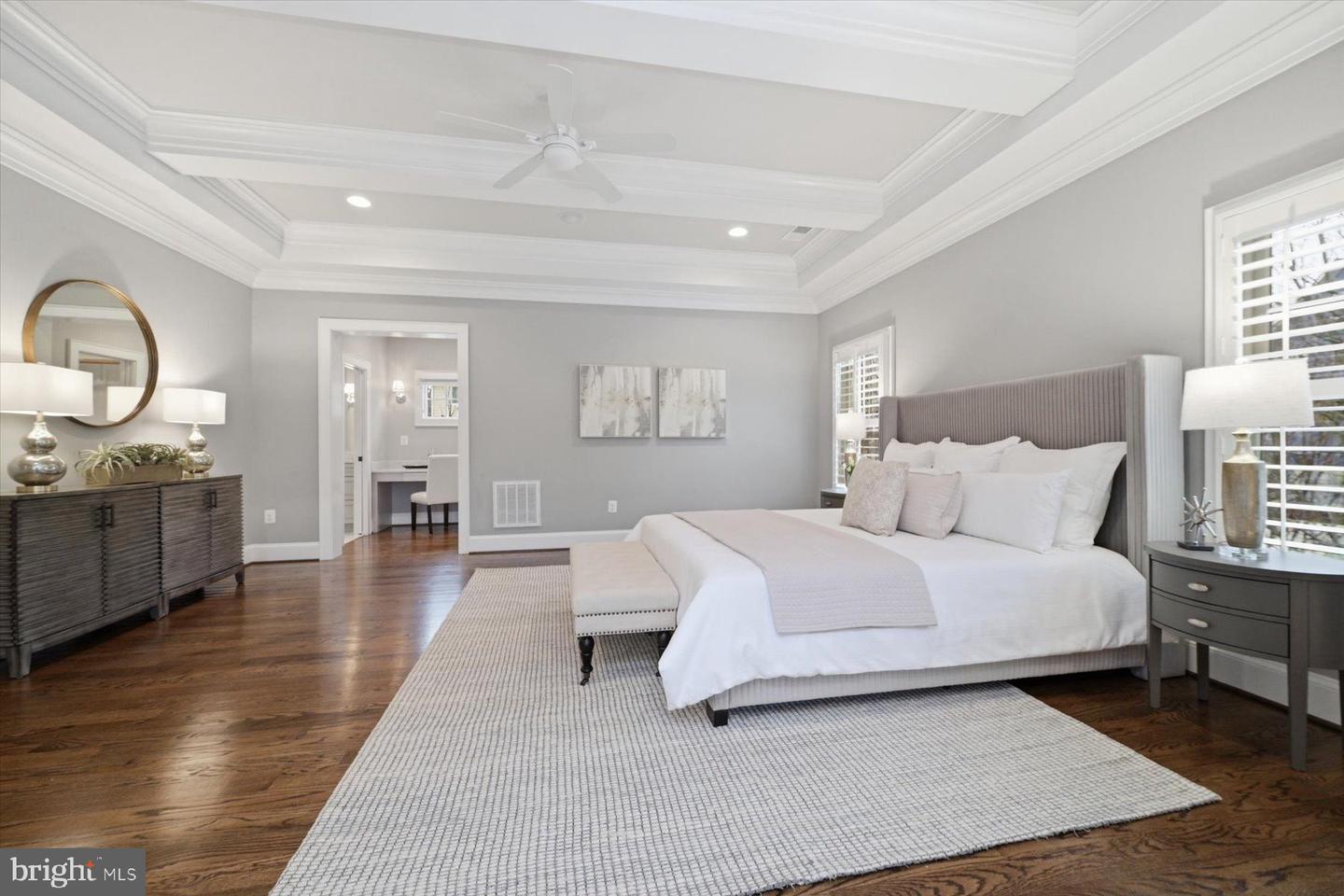 5215 31ST RD N, ARLINGTON, Virginia 22207, 5 Bedrooms Bedrooms, ,4 BathroomsBathrooms,Residential,For sale,5215 31ST RD N,VAAR2069120 MLS # VAAR2069120