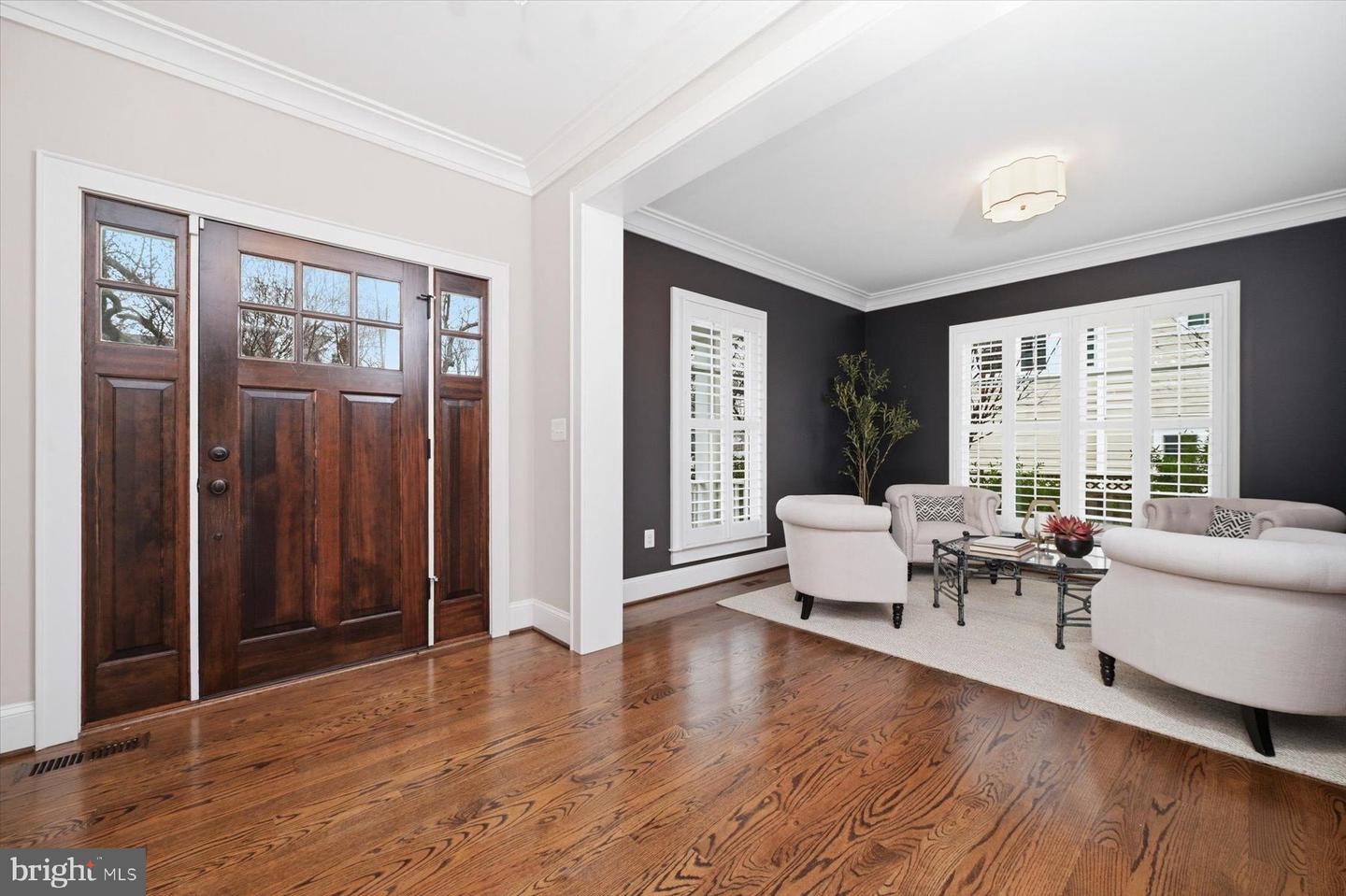 5215 31ST RD N, ARLINGTON, Virginia 22207, 5 Bedrooms Bedrooms, ,4 BathroomsBathrooms,Residential,For sale,5215 31ST RD N,VAAR2069120 MLS # VAAR2069120