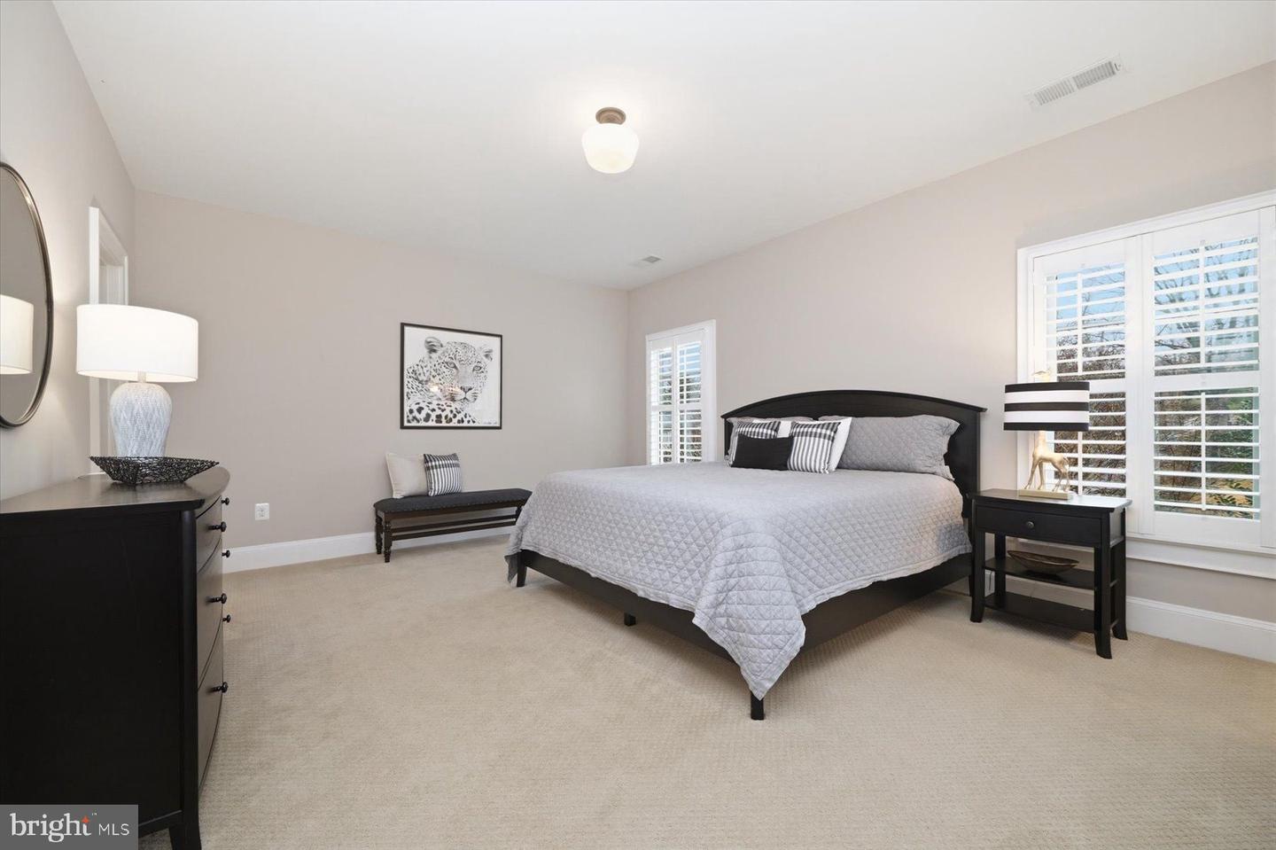 5215 31ST RD N, ARLINGTON, Virginia 22207, 5 Bedrooms Bedrooms, ,4 BathroomsBathrooms,Residential,For sale,5215 31ST RD N,VAAR2069120 MLS # VAAR2069120