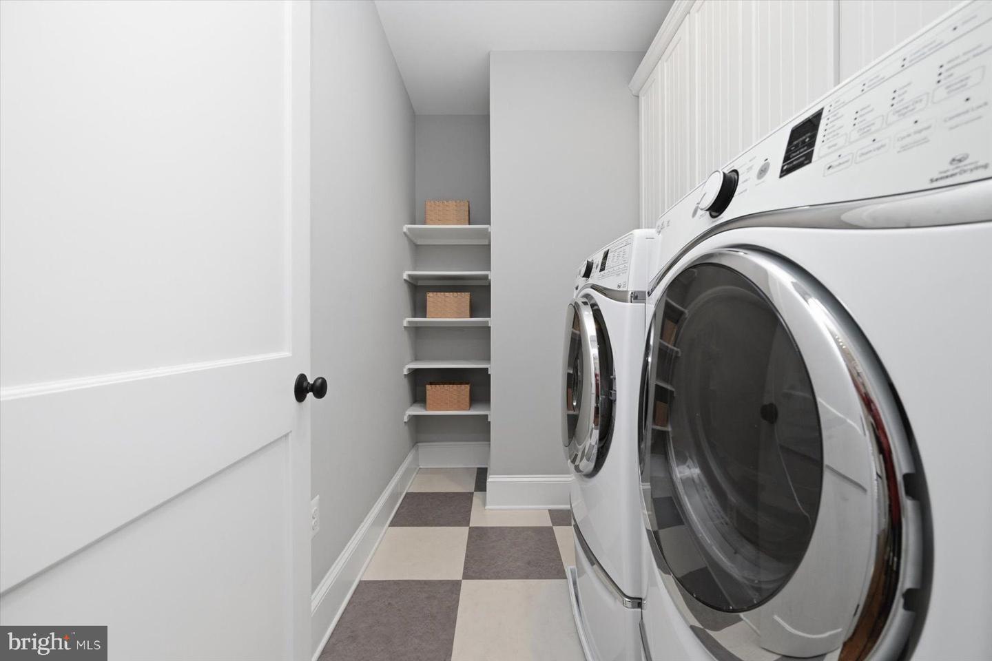 5215 31ST RD N, ARLINGTON, Virginia 22207, 5 Bedrooms Bedrooms, ,4 BathroomsBathrooms,Residential,For sale,5215 31ST RD N,VAAR2069120 MLS # VAAR2069120