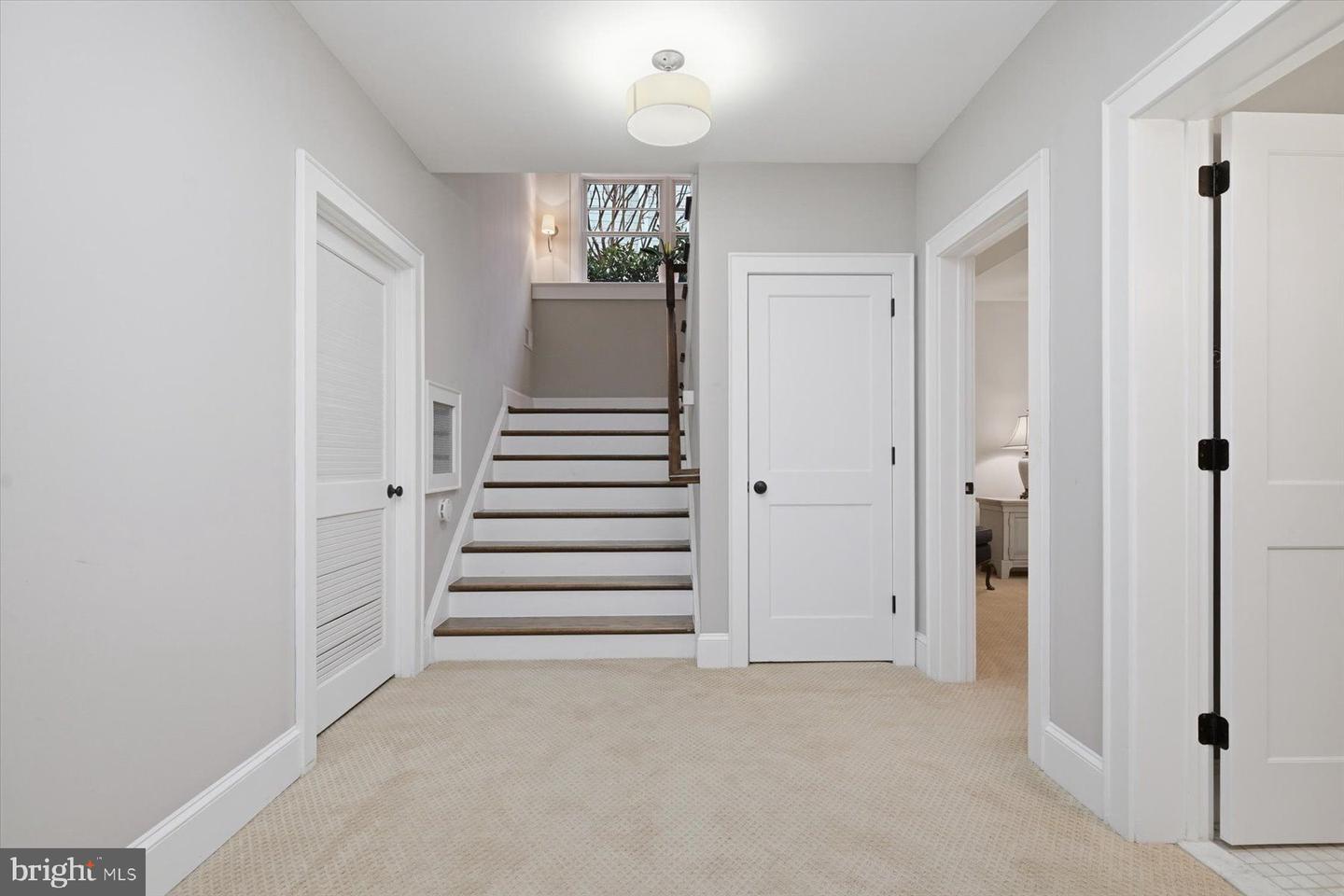 5215 31ST RD N, ARLINGTON, Virginia 22207, 5 Bedrooms Bedrooms, ,4 BathroomsBathrooms,Residential,For sale,5215 31ST RD N,VAAR2069120 MLS # VAAR2069120