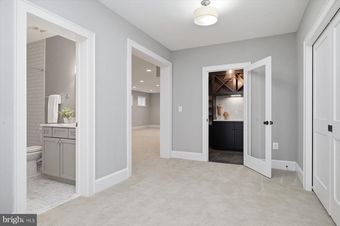 5215 31ST RD N, ARLINGTON, Virginia 22207, 5 Bedrooms Bedrooms, ,4 BathroomsBathrooms,Residential,For sale,5215 31ST RD N,VAAR2069120 MLS # VAAR2069120