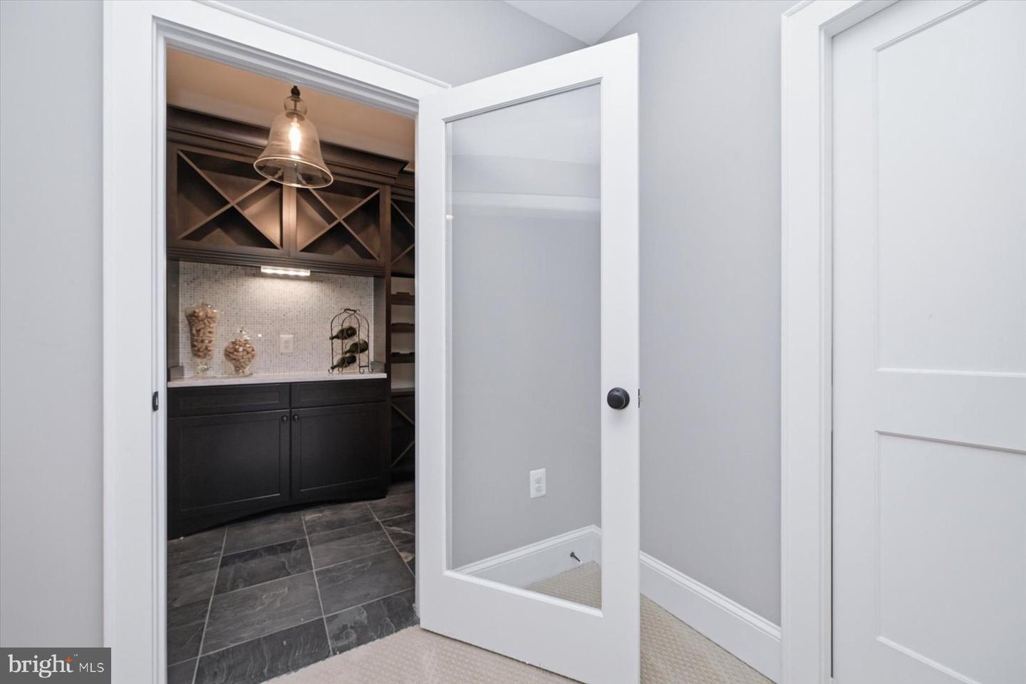 5215 31ST RD N, ARLINGTON, Virginia 22207, 5 Bedrooms Bedrooms, ,4 BathroomsBathrooms,Residential,For sale,5215 31ST RD N,VAAR2069120 MLS # VAAR2069120