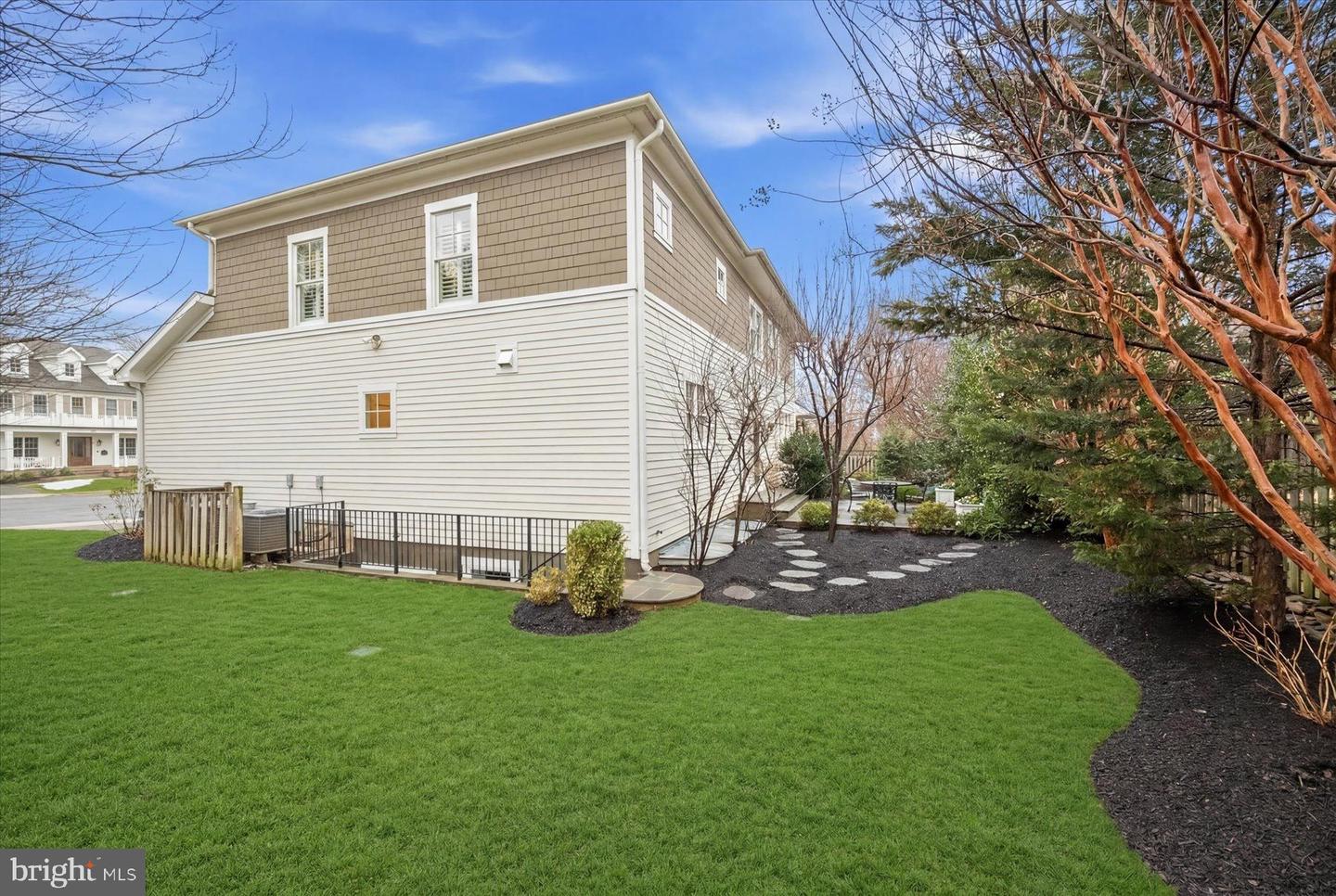 5215 31ST RD N, ARLINGTON, Virginia 22207, 5 Bedrooms Bedrooms, ,4 BathroomsBathrooms,Residential,For sale,5215 31ST RD N,VAAR2069120 MLS # VAAR2069120