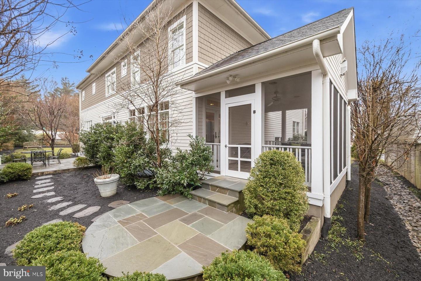 5215 31ST RD N, ARLINGTON, Virginia 22207, 5 Bedrooms Bedrooms, ,4 BathroomsBathrooms,Residential,For sale,5215 31ST RD N,VAAR2069120 MLS # VAAR2069120