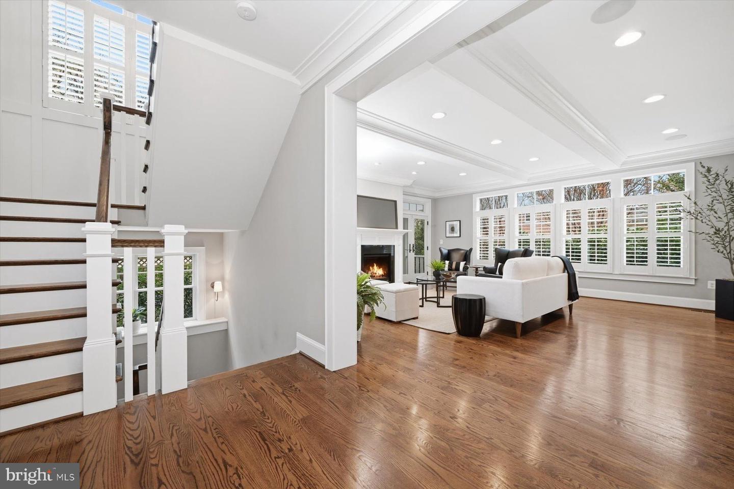 5215 31ST RD N, ARLINGTON, Virginia 22207, 5 Bedrooms Bedrooms, ,4 BathroomsBathrooms,Residential,For sale,5215 31ST RD N,VAAR2069120 MLS # VAAR2069120