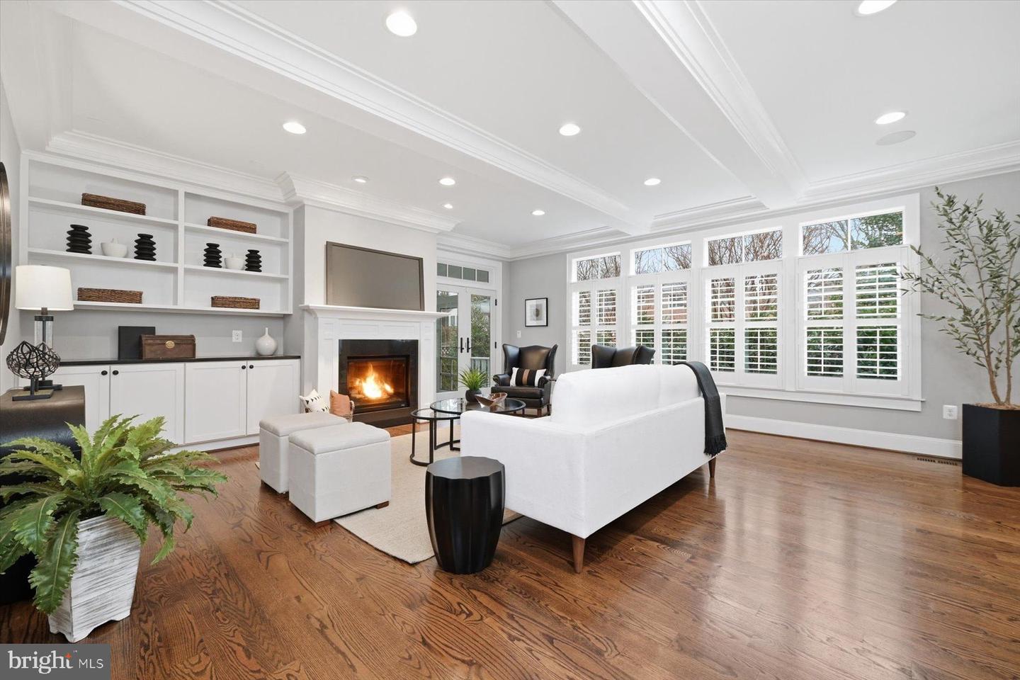 5215 31ST RD N, ARLINGTON, Virginia 22207, 5 Bedrooms Bedrooms, ,4 BathroomsBathrooms,Residential,For sale,5215 31ST RD N,VAAR2069120 MLS # VAAR2069120