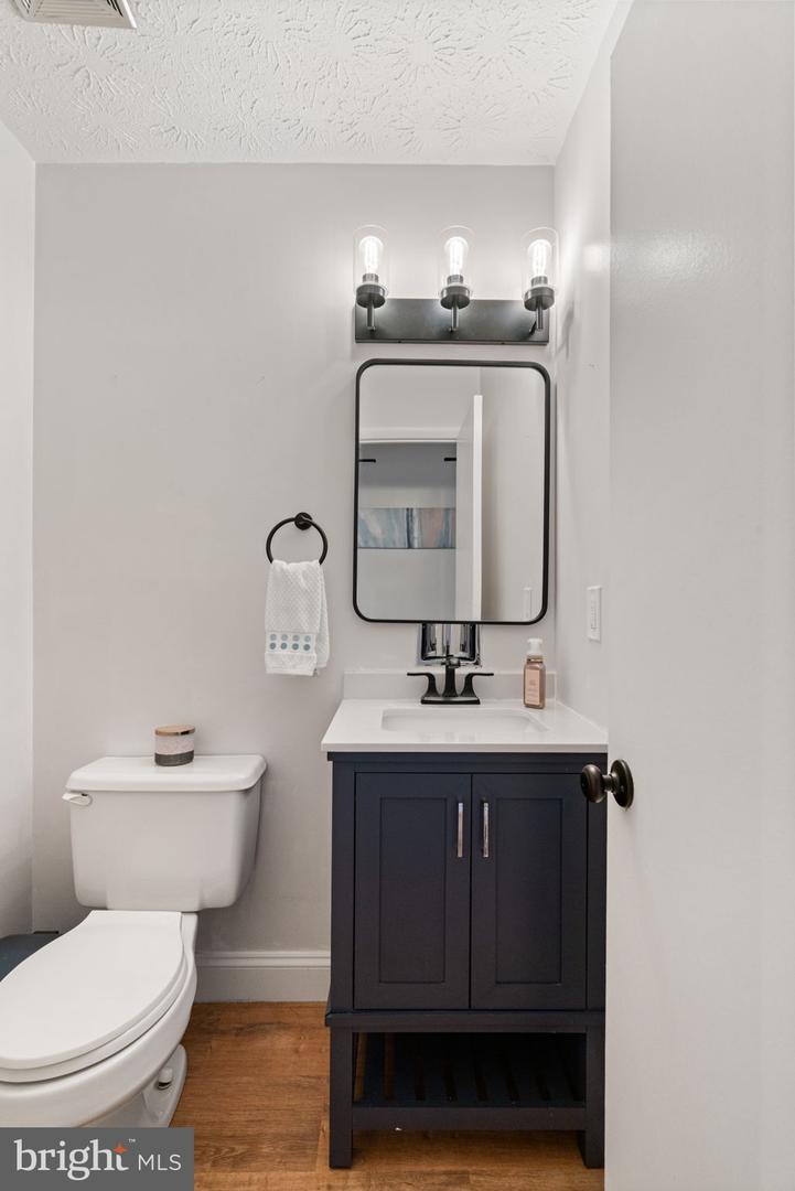 6404 PATIENCE CT, ALEXANDRIA, Virginia 22315, 3 Bedrooms Bedrooms, 12 Rooms Rooms,3 BathroomsBathrooms,Residential,For sale,6404 PATIENCE CT,VAFX2292116 MLS # VAFX2292116