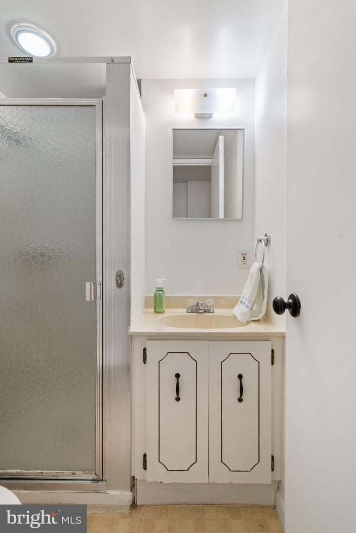 6404 PATIENCE CT, ALEXANDRIA, Virginia 22315, 3 Bedrooms Bedrooms, 12 Rooms Rooms,3 BathroomsBathrooms,Residential,For sale,6404 PATIENCE CT,VAFX2292116 MLS # VAFX2292116