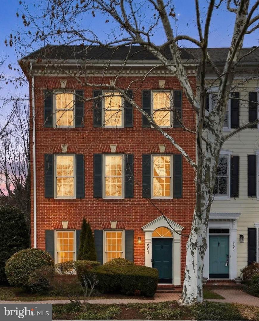 301 HILLWOOD AVE, FALLS CHURCH, Virginia 22046, 4 Bedrooms Bedrooms, ,2 BathroomsBathrooms,Residential,For sale,301 HILLWOOD AVE,VAFA2003598 MLS # VAFA2003598