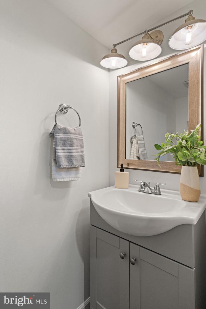 5939 MONTICELLO RD, ALEXANDRIA, Virginia 22303, 3 Bedrooms Bedrooms, ,2 BathroomsBathrooms,Residential,For sale,5939 MONTICELLO RD,VAFX2292156 MLS # VAFX2292156