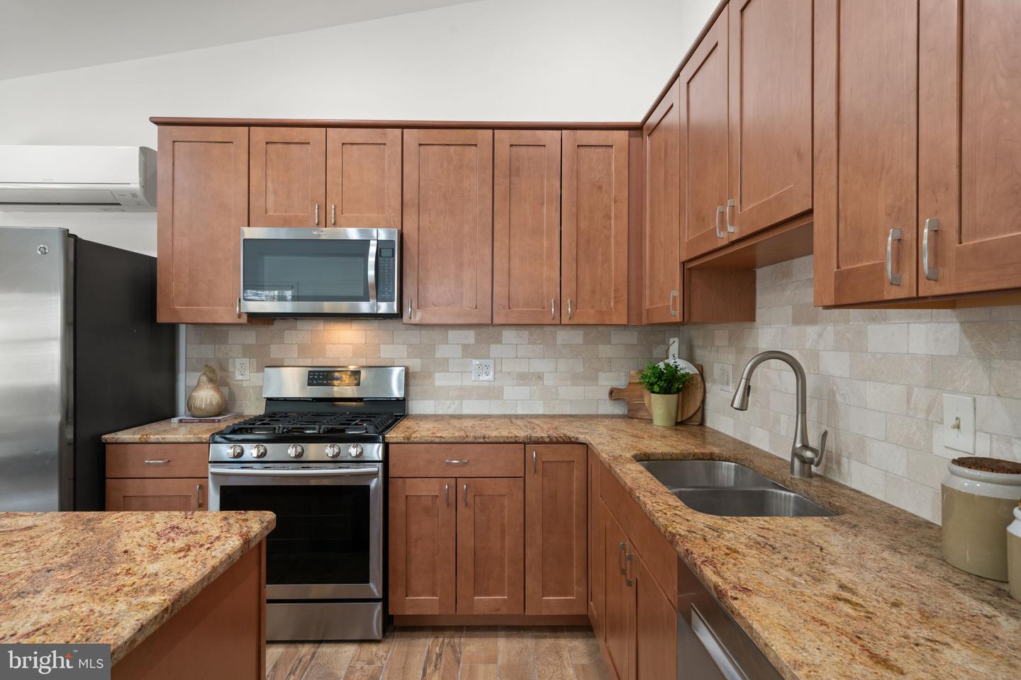 5939 MONTICELLO RD, ALEXANDRIA, Virginia 22303, 3 Bedrooms Bedrooms, ,2 BathroomsBathrooms,Residential,For sale,5939 MONTICELLO RD,VAFX2292156 MLS # VAFX2292156