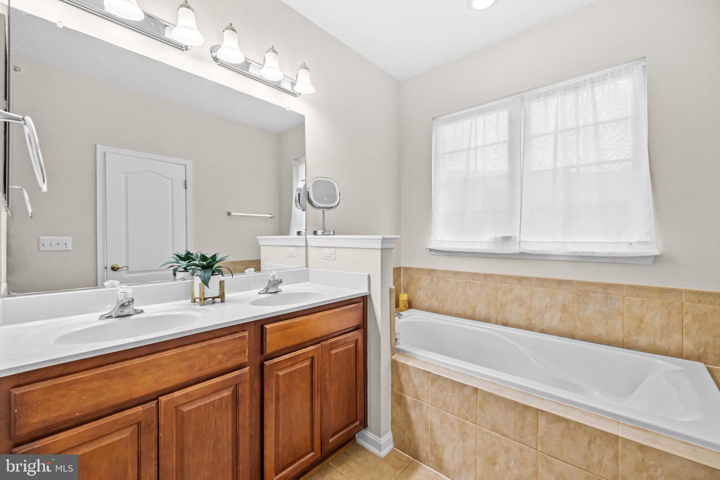 14492 VILLAGE HIGH ST, GAINESVILLE, Virginia 20155, 3 Bedrooms Bedrooms, ,2 BathroomsBathrooms,Residential,For sale,14492 VILLAGE HIGH ST,VAPW2112990 MLS # VAPW2112990