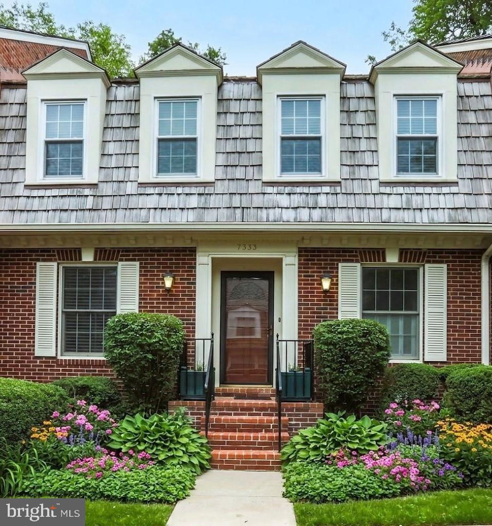 7333 LEWINSVILLE PARK CT, MCLEAN, Virginia 22101, 3 Bedrooms Bedrooms, ,3 BathroomsBathrooms,Residential,For sale,7333 LEWINSVILLE PARK CT,VAFX2292246 MLS # VAFX2292246