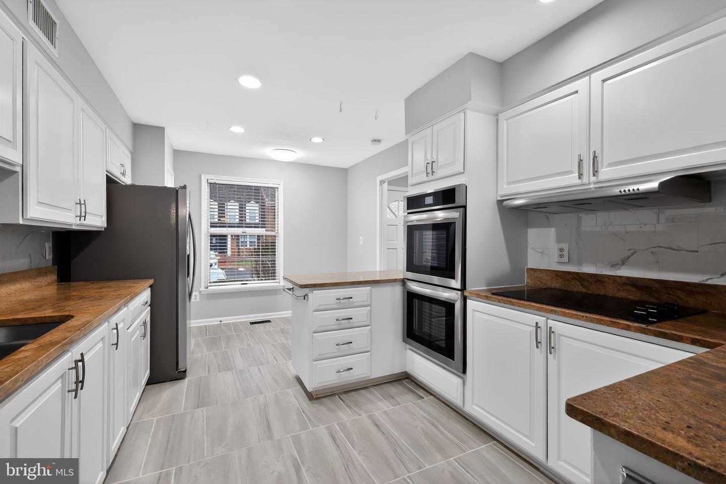 7333 LEWINSVILLE PARK CT, MCLEAN, Virginia 22101, 3 Bedrooms Bedrooms, ,3 BathroomsBathrooms,Residential,For sale,7333 LEWINSVILLE PARK CT,VAFX2292246 MLS # VAFX2292246