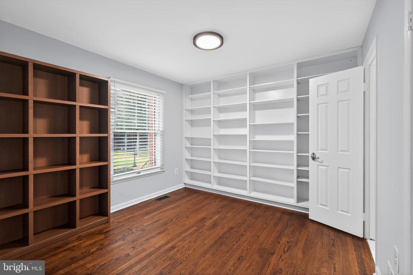 7333 LEWINSVILLE PARK CT, MCLEAN, Virginia 22101, 3 Bedrooms Bedrooms, ,3 BathroomsBathrooms,Residential,For sale,7333 LEWINSVILLE PARK CT,VAFX2292246 MLS # VAFX2292246