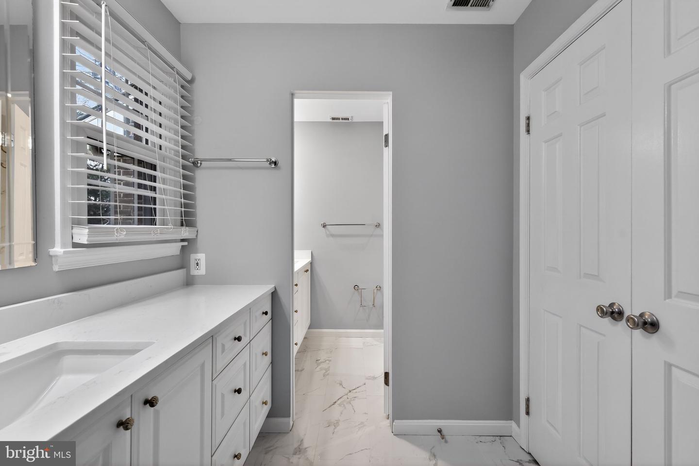 7333 LEWINSVILLE PARK CT, MCLEAN, Virginia 22101, 3 Bedrooms Bedrooms, ,3 BathroomsBathrooms,Residential,For sale,7333 LEWINSVILLE PARK CT,VAFX2292246 MLS # VAFX2292246