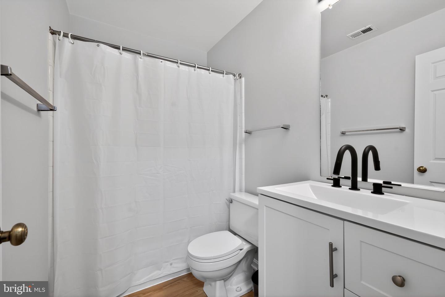 7333 LEWINSVILLE PARK CT, MCLEAN, Virginia 22101, 3 Bedrooms Bedrooms, ,3 BathroomsBathrooms,Residential,For sale,7333 LEWINSVILLE PARK CT,VAFX2292246 MLS # VAFX2292246