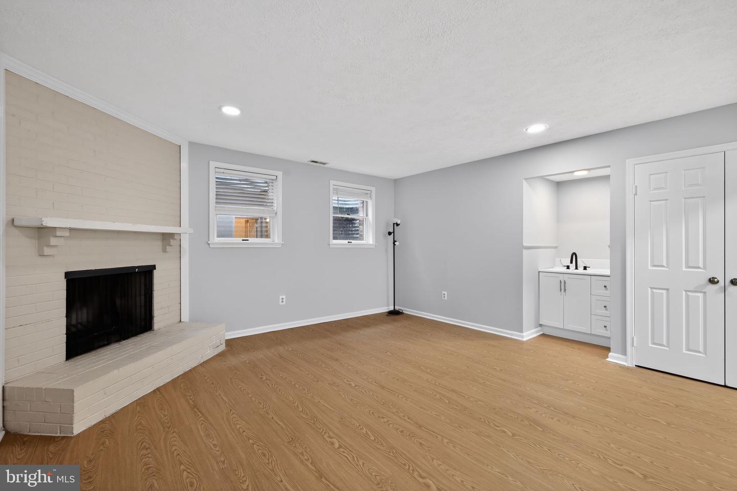 7333 LEWINSVILLE PARK CT, MCLEAN, Virginia 22101, 3 Bedrooms Bedrooms, ,3 BathroomsBathrooms,Residential,For sale,7333 LEWINSVILLE PARK CT,VAFX2292246 MLS # VAFX2292246