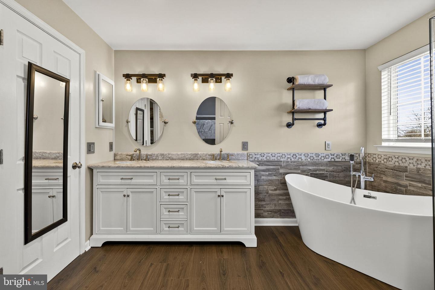 235 REBECCA DR, WINCHESTER, Virginia 22602, 5 Bedrooms Bedrooms, ,3 BathroomsBathrooms,Residential,For sale,235 REBECCA DR,VAFV2039734 MLS # VAFV2039734