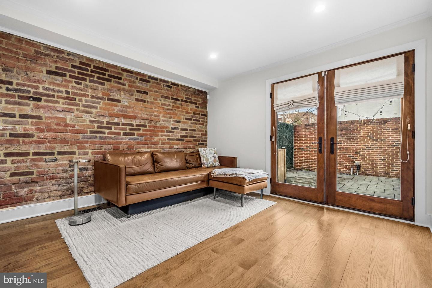 1011 DUKE ST, ALEXANDRIA, Virginia 22314, 2 Bedrooms Bedrooms, ,2 BathroomsBathrooms,Residential,For sale,1011 DUKE ST,VAAX2054420 MLS # VAAX2054420