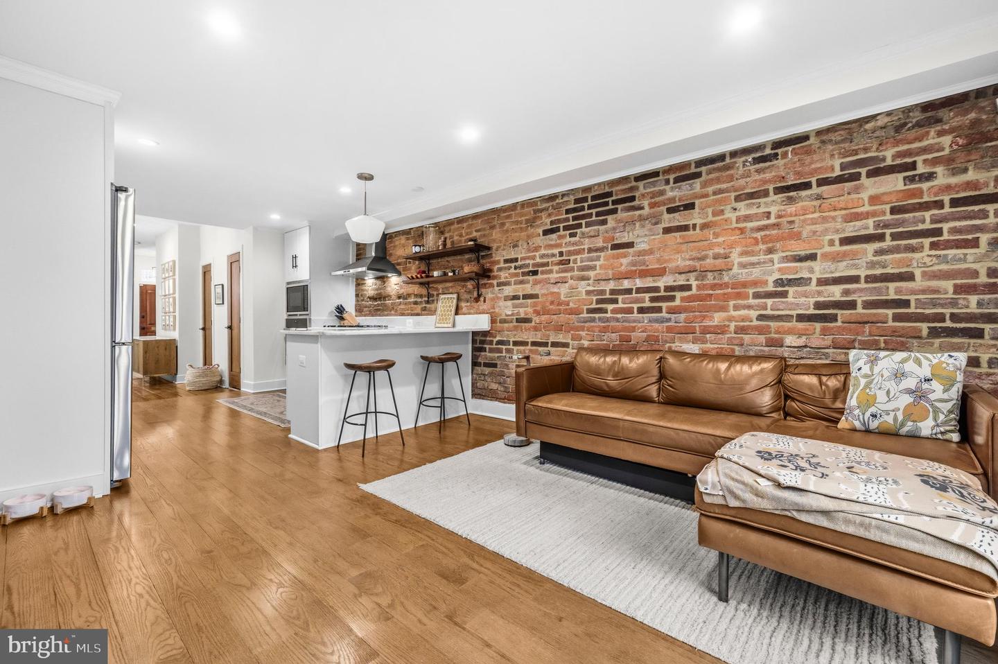 1011 DUKE ST, ALEXANDRIA, Virginia 22314, 2 Bedrooms Bedrooms, ,2 BathroomsBathrooms,Residential,For sale,1011 DUKE ST,VAAX2054420 MLS # VAAX2054420