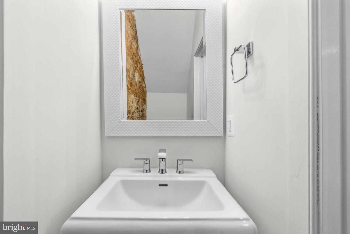 1011 DUKE ST, ALEXANDRIA, Virginia 22314, 2 Bedrooms Bedrooms, ,2 BathroomsBathrooms,Residential,For sale,1011 DUKE ST,VAAX2054420 MLS # VAAX2054420