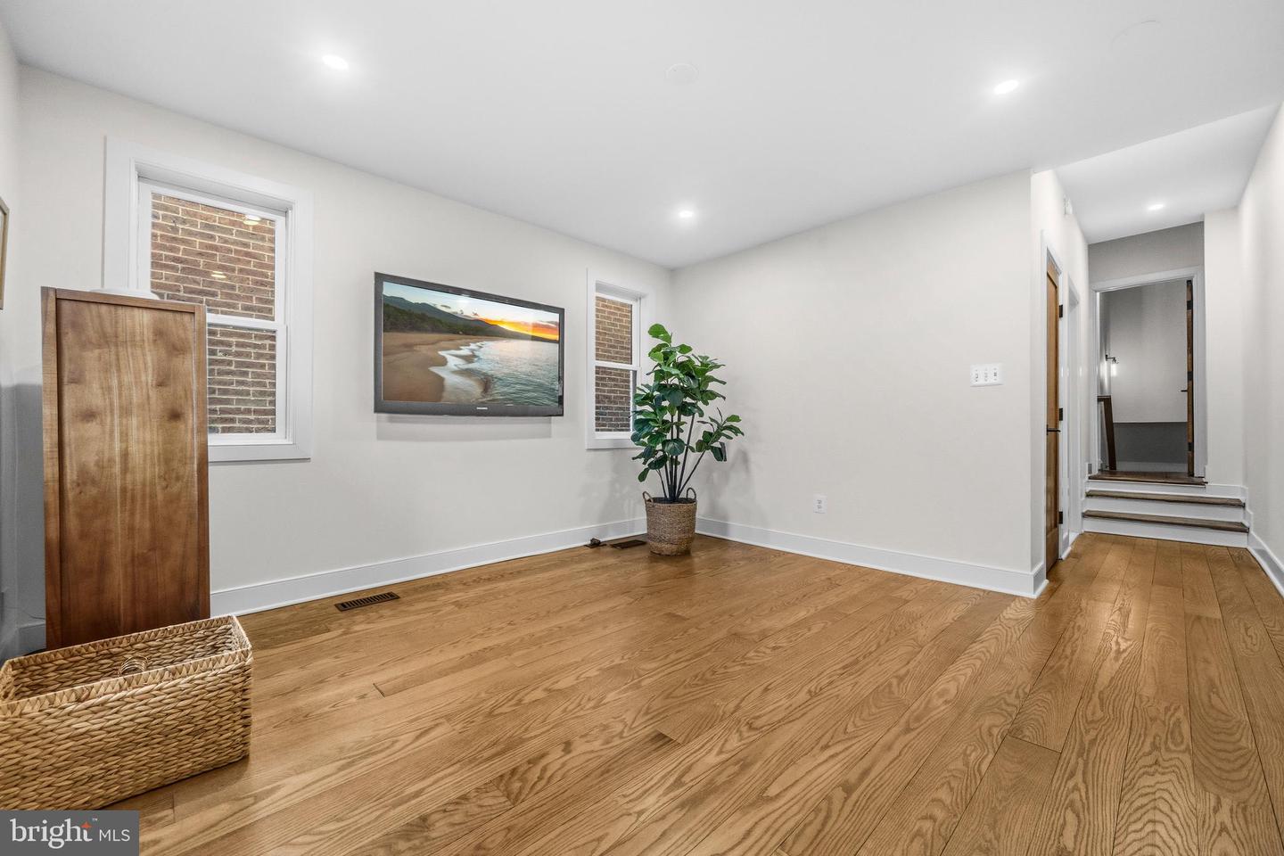 1011 DUKE ST, ALEXANDRIA, Virginia 22314, 2 Bedrooms Bedrooms, ,2 BathroomsBathrooms,Residential,For sale,1011 DUKE ST,VAAX2054420 MLS # VAAX2054420