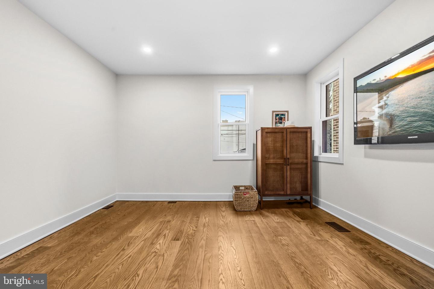 1011 DUKE ST, ALEXANDRIA, Virginia 22314, 2 Bedrooms Bedrooms, ,2 BathroomsBathrooms,Residential,For sale,1011 DUKE ST,VAAX2054420 MLS # VAAX2054420