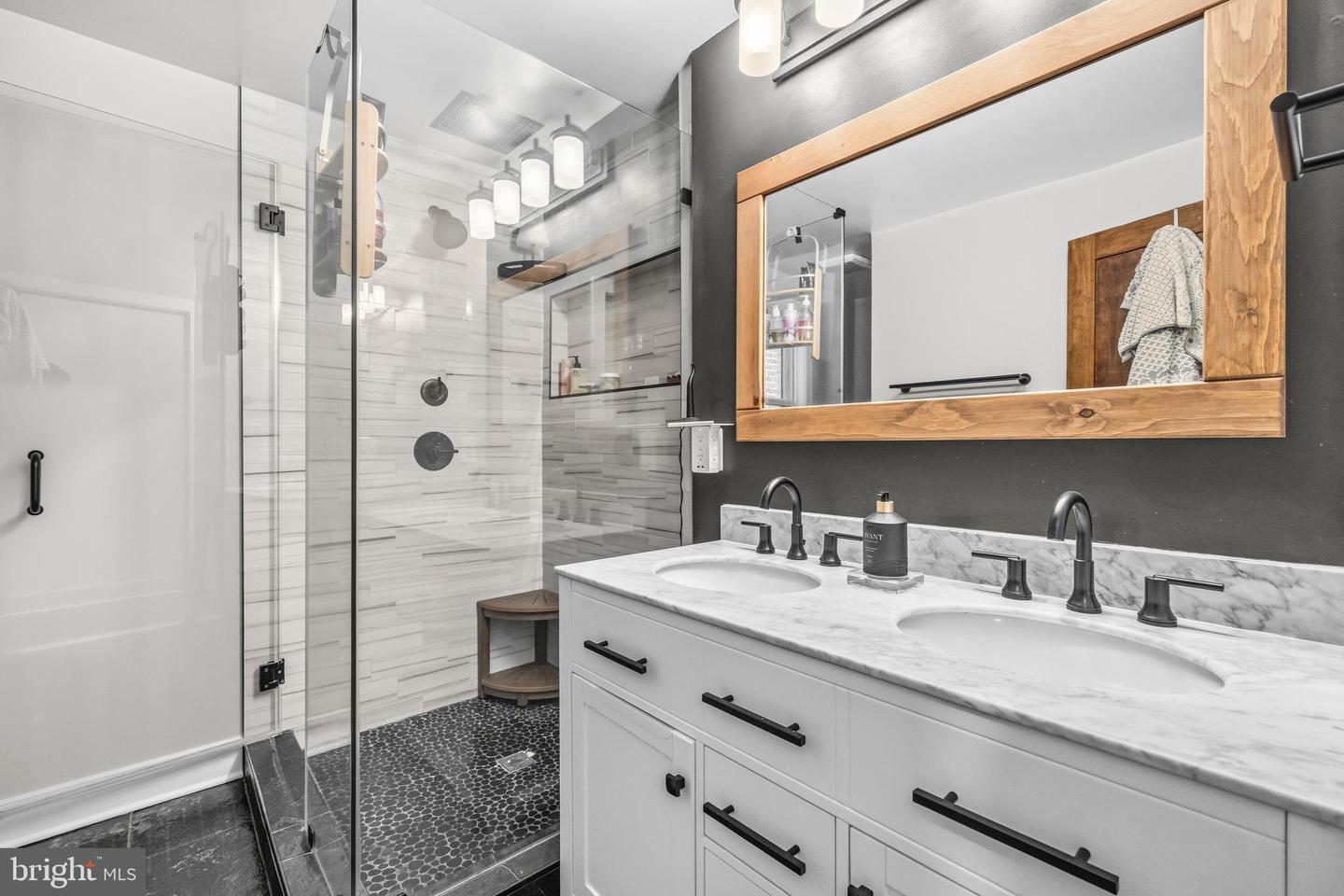 1011 DUKE ST, ALEXANDRIA, Virginia 22314, 2 Bedrooms Bedrooms, ,2 BathroomsBathrooms,Residential,For sale,1011 DUKE ST,VAAX2054420 MLS # VAAX2054420