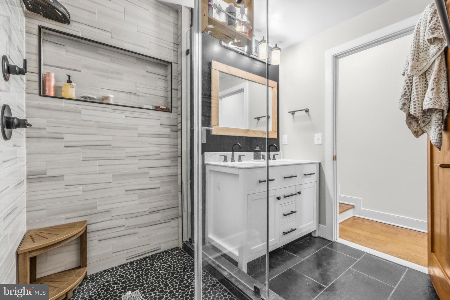 1011 DUKE ST, ALEXANDRIA, Virginia 22314, 2 Bedrooms Bedrooms, ,2 BathroomsBathrooms,Residential,For sale,1011 DUKE ST,VAAX2054420 MLS # VAAX2054420