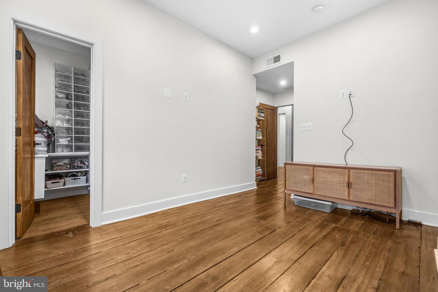 1011 DUKE ST, ALEXANDRIA, Virginia 22314, 2 Bedrooms Bedrooms, ,2 BathroomsBathrooms,Residential,For sale,1011 DUKE ST,VAAX2054420 MLS # VAAX2054420