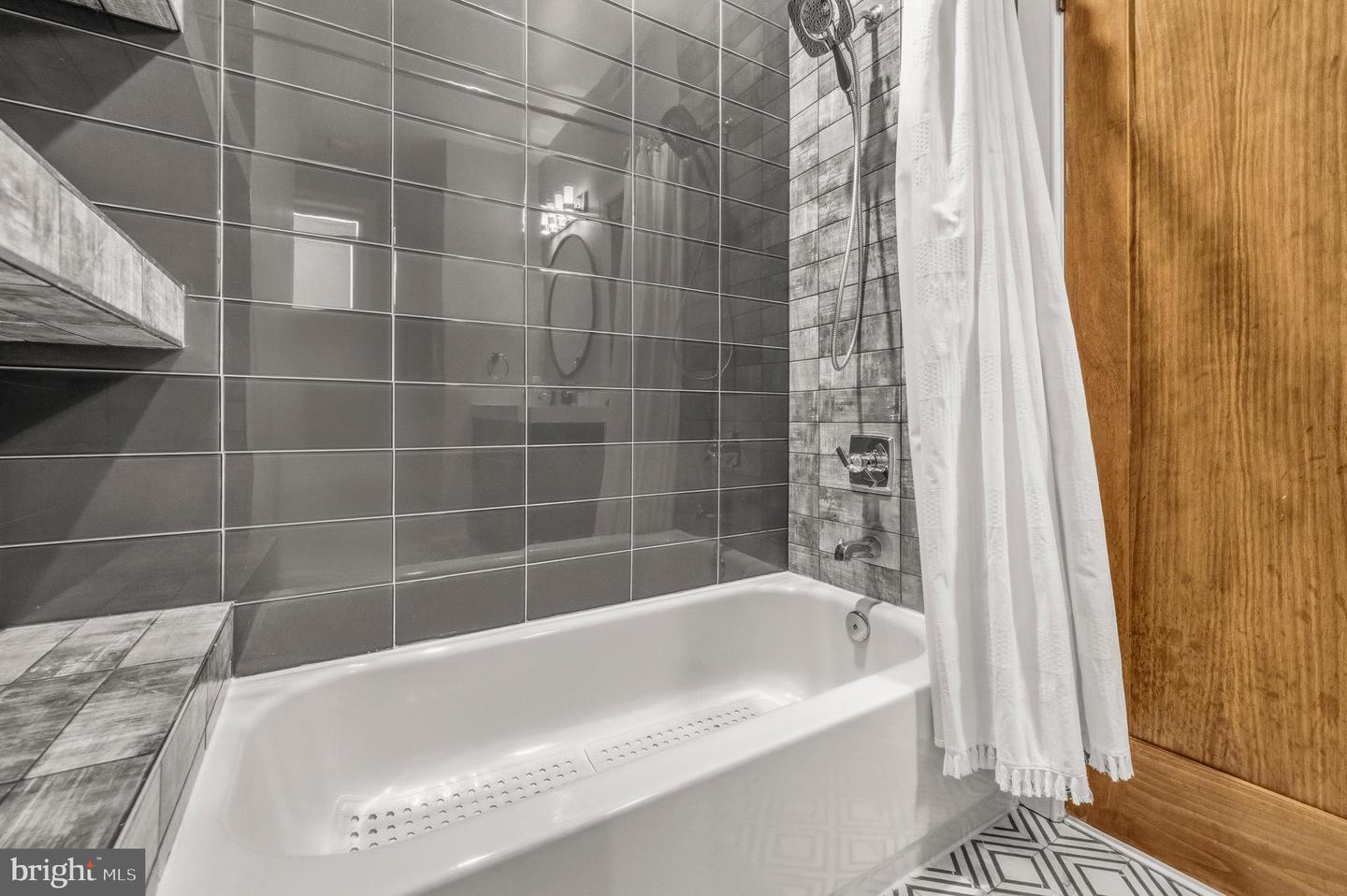 1011 DUKE ST, ALEXANDRIA, Virginia 22314, 2 Bedrooms Bedrooms, ,2 BathroomsBathrooms,Residential,For sale,1011 DUKE ST,VAAX2054420 MLS # VAAX2054420